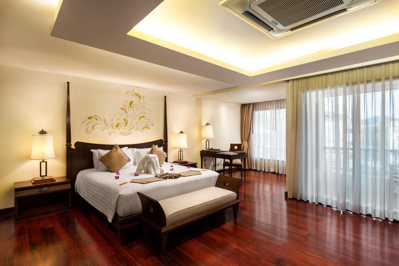 Patong Paragon Resort & Spa Sha Extra Plus Bagian luar foto A bedroom at the hotel