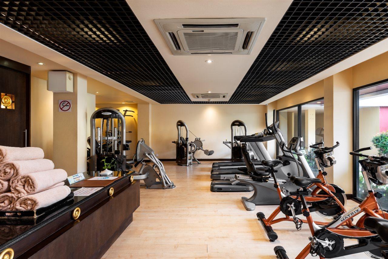 Patong Paragon Resort & Spa Sha Extra Plus Bagian luar foto A gym at a hotel