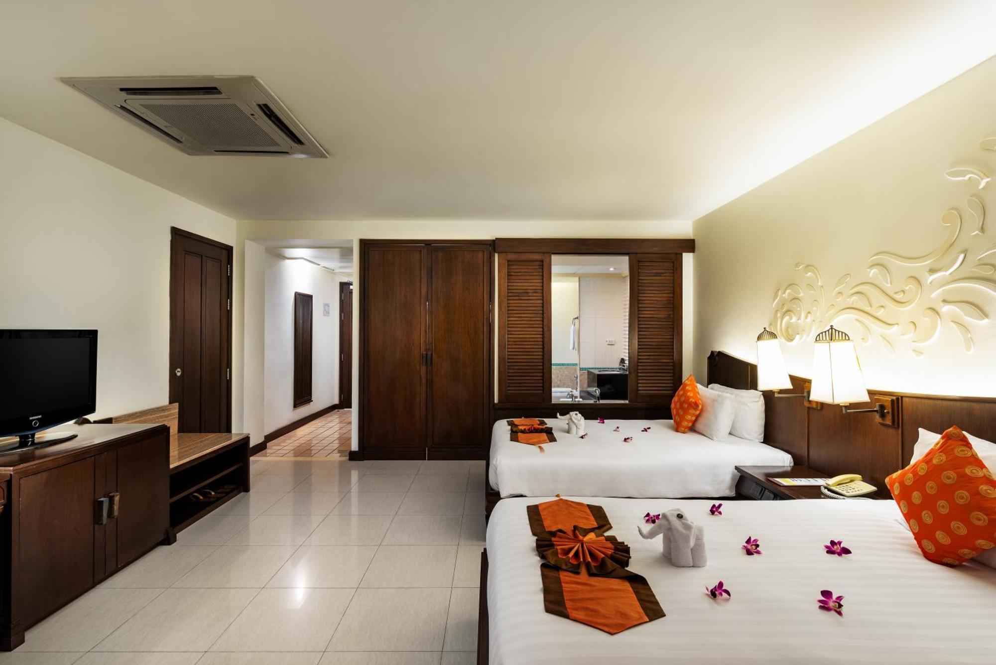 Patong Paragon Resort & Spa Sha Extra Plus Bagian luar foto Deluxe Room