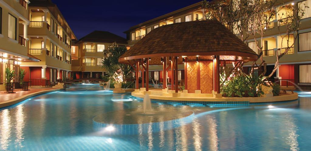 Patong Paragon Resort & Spa Sha Extra Plus Bagian luar foto The swimming pool at the Royal Thai Suite