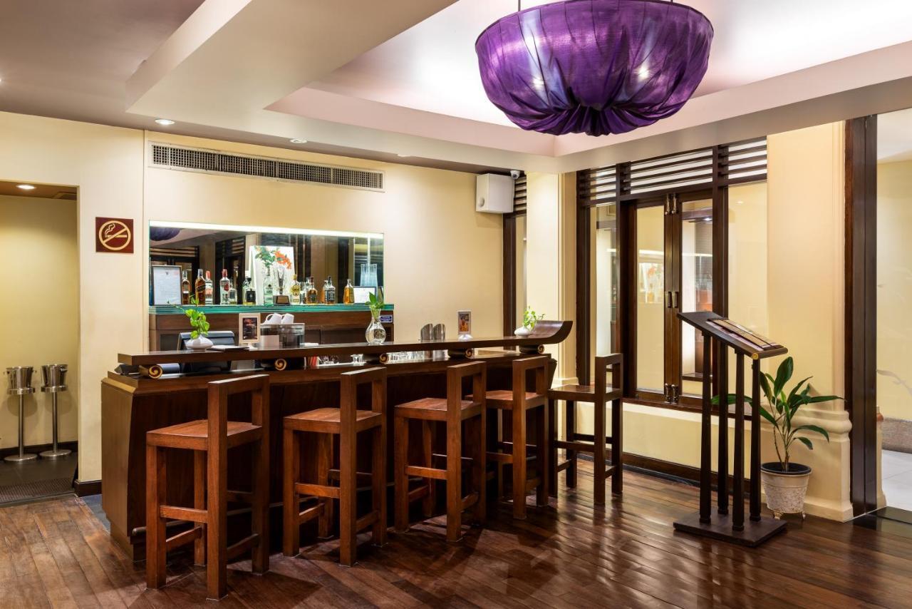 Patong Paragon Resort & Spa Sha Extra Plus Bagian luar foto The bar at the hotel