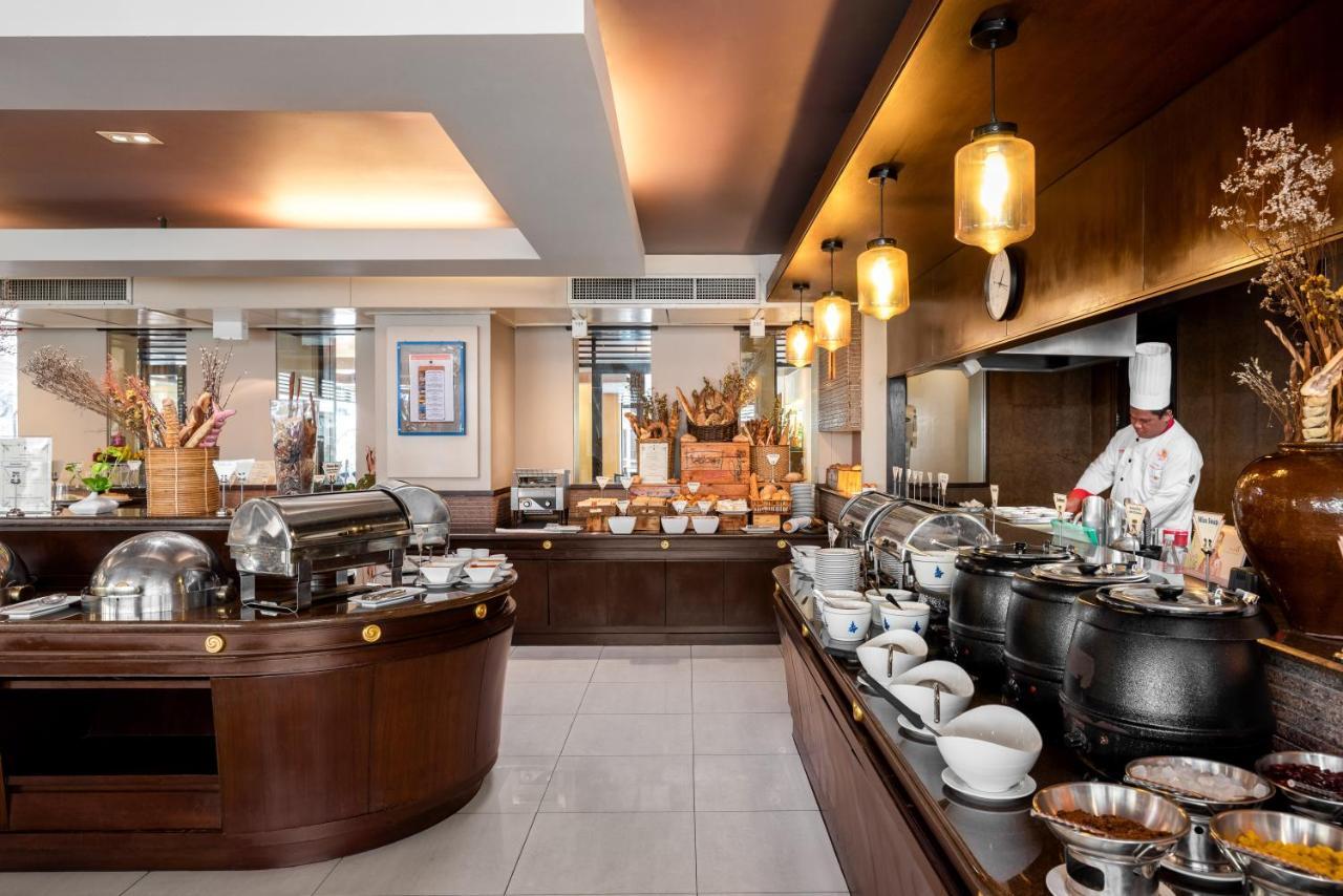 Patong Paragon Resort & Spa Sha Extra Plus Bagian luar foto The buffet at the hotel